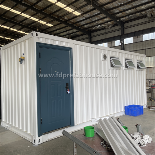 20ft Deluxe Shippng Container Shower Room